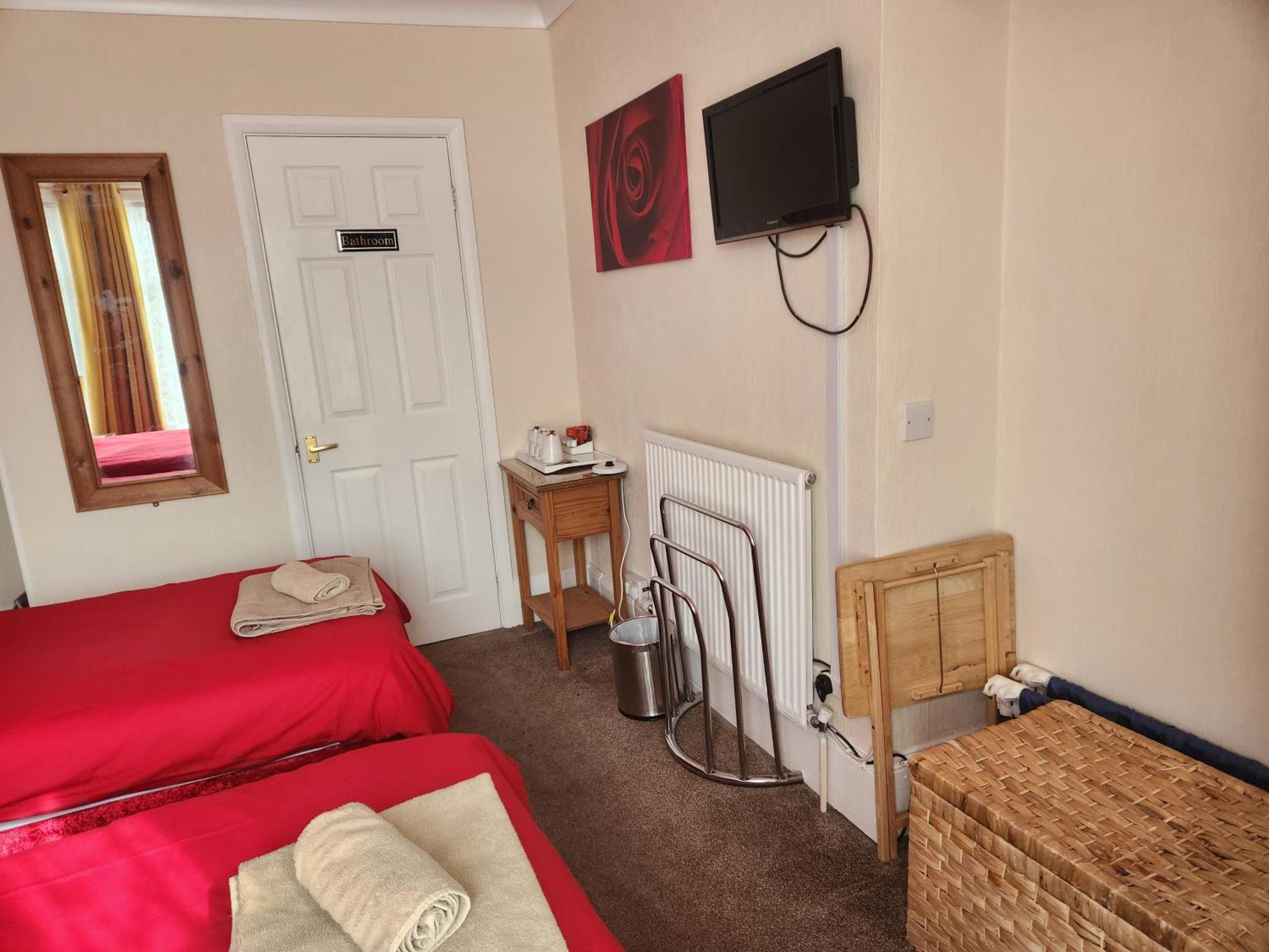 Twin Palms Guesthouse Great Yarmouth Exterior photo