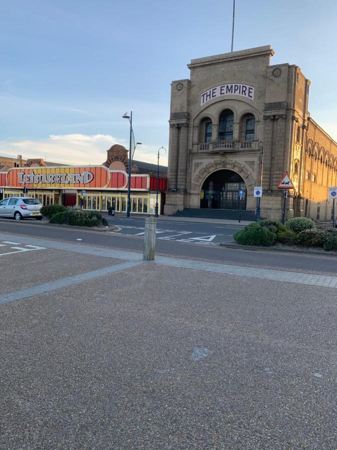 Twin Palms Guesthouse Great Yarmouth Exterior photo